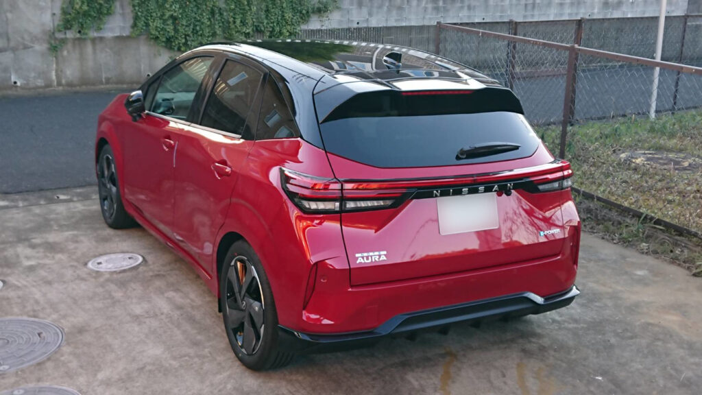 日産オーラ(AURA) オーナーレポート | Narihira Auto Home Page